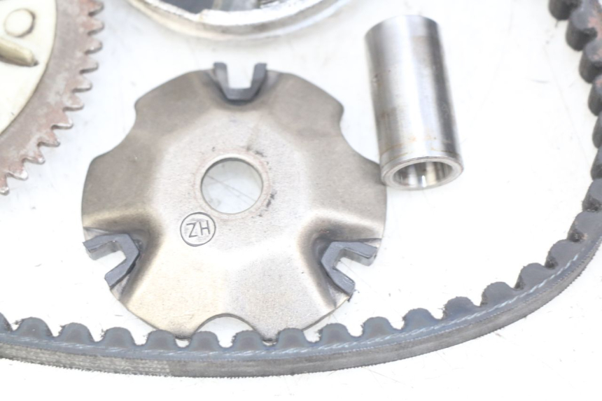 photo de ZESTAW SPRZĘGŁA I WARIATORA KREIDLER FLORY CLASSIC 4T 50 (2013 - 2023) - Szczegóły charakterystyczne