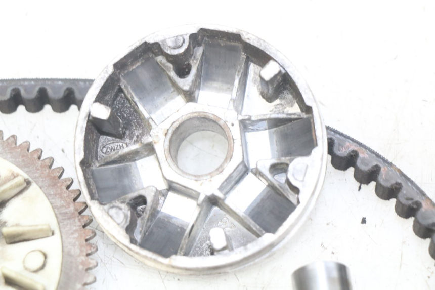 photo de ZESTAW SPRZĘGŁA I WARIATORA KREIDLER FLORY CLASSIC 4T 50 (2013 - 2023) - Zbliżenie komponentów