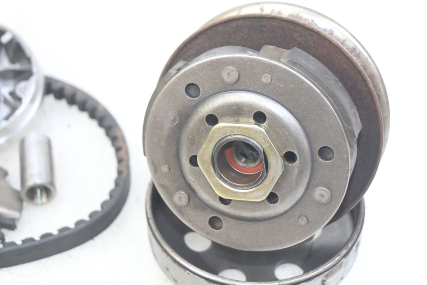 photo de ZESTAW SPRZĘGŁA I WARIATORA KREIDLER FLORY CLASSIC 4T 50 (2013 - 2023) - Zbliżenie techniczne