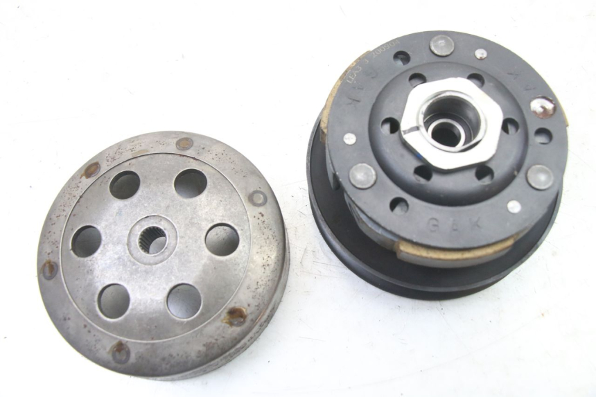 photo de ZESTAW SPRZĘGŁA I WARIATORA KYMCO AGILITY 4T 50 (2018 - 2022) - Zbliżenie techniczne