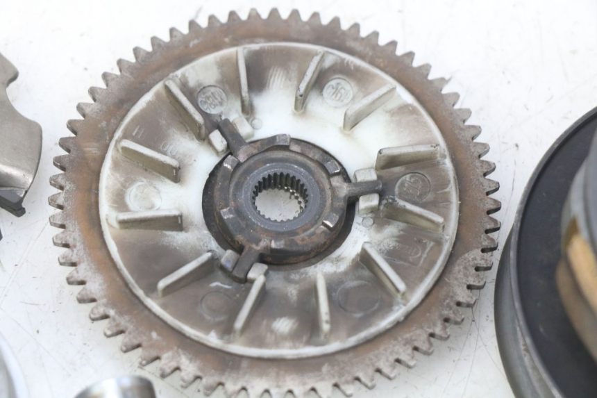 photo de ZESTAW SPRZĘGŁA I WARIATORA UNIVERSAL BIKE RETRO 50 (2019 - 2023) - Widok produktu