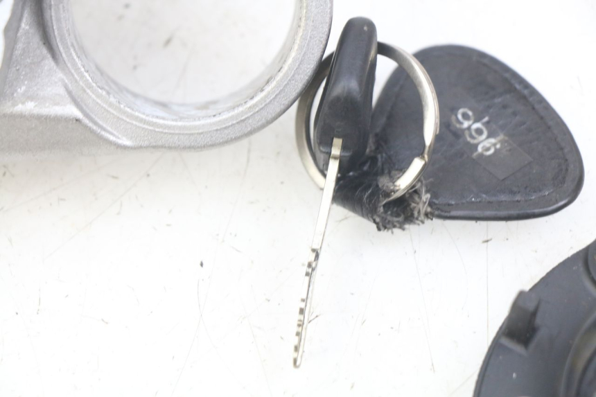 photo de ZESTAW ZAMKA, KLUCZYKA, CDI, STACYJKI NEIMAN YAMAHA FJR ABS 1300 (2006 - 2012) - Widok z bliska