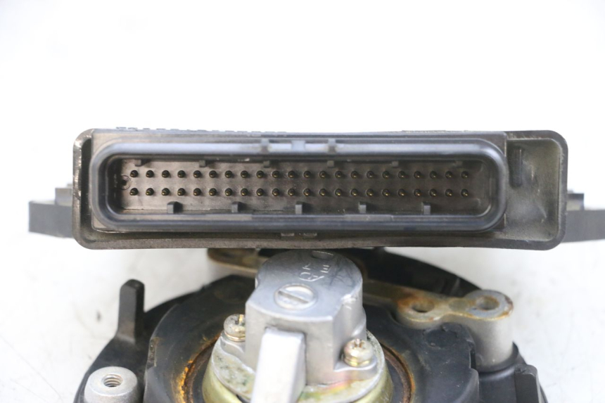 photo de ZESTAW ZAMKA, KLUCZYKA, CDI, STACYJKI NEIMAN YAMAHA FJR ABS 1300 (2006 - 2012) - Zbliżenie techniczne