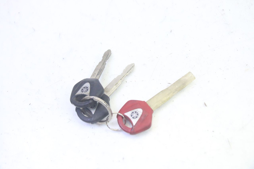 photo de ZESTAW ZAMKA, KLUCZYKA, CDI, STACYJKI NEIMAN YAMAHA FJR ABS 1300 (2006 - 2012) - Zbliżenie komponentów