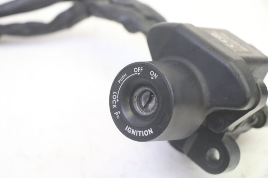 photo de ZESTAW ZAMKA, KLUCZYKA, CDI, STACYJKI NEIMAN YAMAHA FJR ABS 1300 (2006 - 2012) - Zbliżenie techniczne