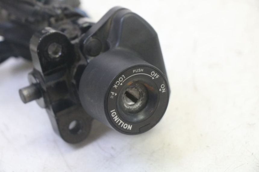 photo de ZESTAW ZAMKA, KLUCZYKA, CDI, STACYJKI NEIMAN YAMAHA FZ6 N FAZER 600 (2004 - 2006) - Zbliżenie techniczne