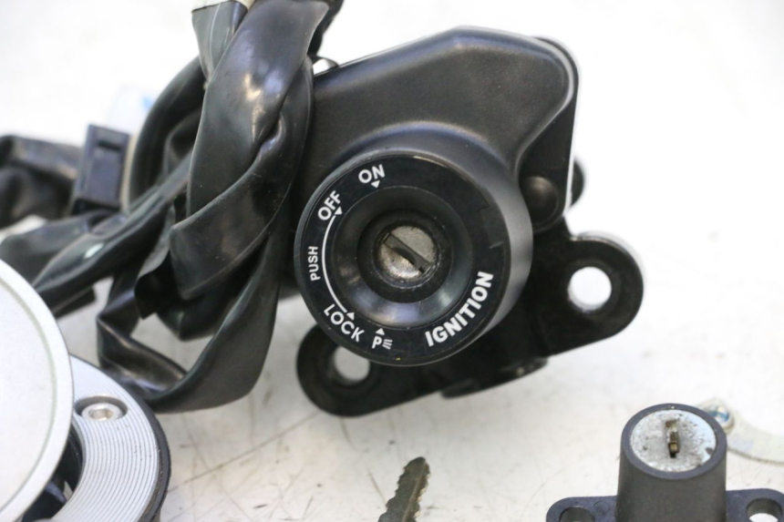 photo de ZESTAW ZAMKA KLUCZ CDI NEIMAN YAMAHA FZ8 800 (2010 - 2016) - Szczegół części