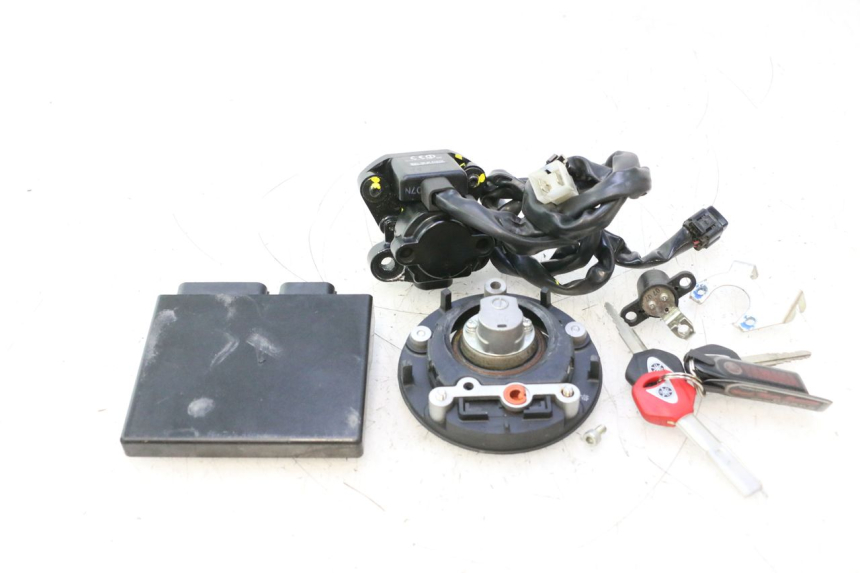 photo de ZESTAW ZAMKA KLUCZ CDI NEIMAN YAMAHA FZ8 800 (2010 - 2016) - Stan powierzchni