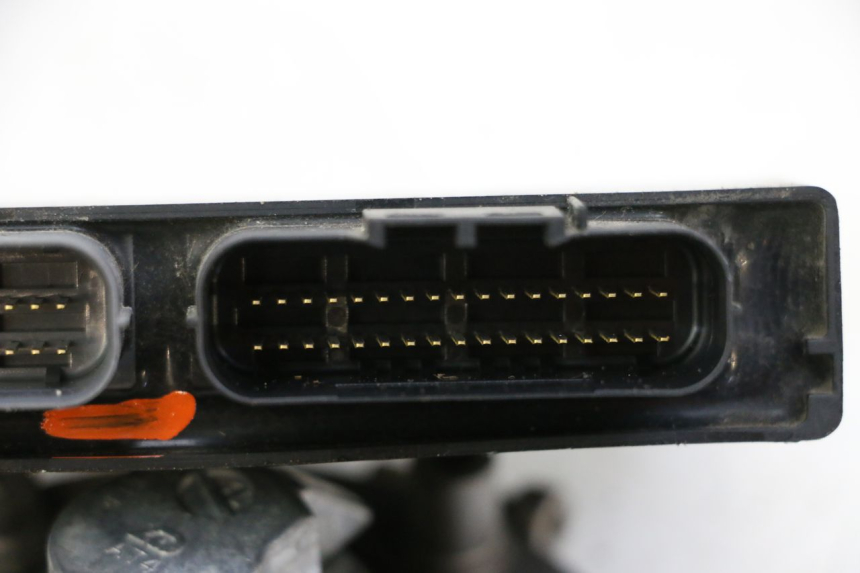 photo de ZESTAW ZAMKA, KLUCZYKA, CDI, STACYJKI NEIMAN SUZUKI GSR 750 (2011 - 2017) - Widok z bliska