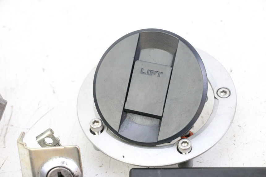 photo de ZESTAW ZAMKA, KLUCZYKA, CDI, STACYJKI NEIMAN SUZUKI GSR 750 (2011 - 2017) - Widok profilu