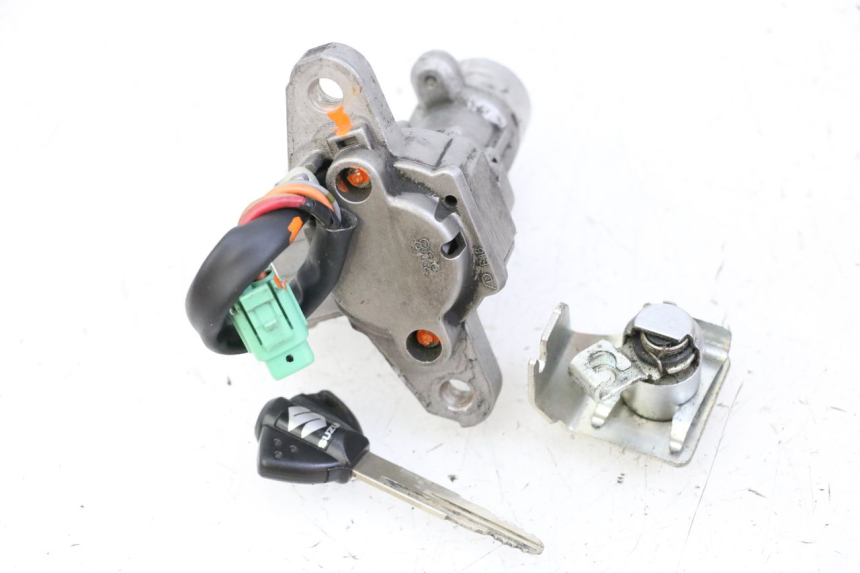 photo de ZESTAW ZAMKA, KLUCZYKA, CDI, STACYJKI NEIMAN SUZUKI GSR 750 (2011 - 2017) - Zbliżenie techniczne