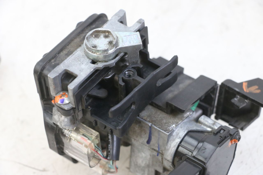 photo de ZESTAW ZAMKA, KLUCZYKA, CDI, STACYJKI NEIMAN HONDA SH i 300 (2015 - 2020) - Zoom stanu zużycia