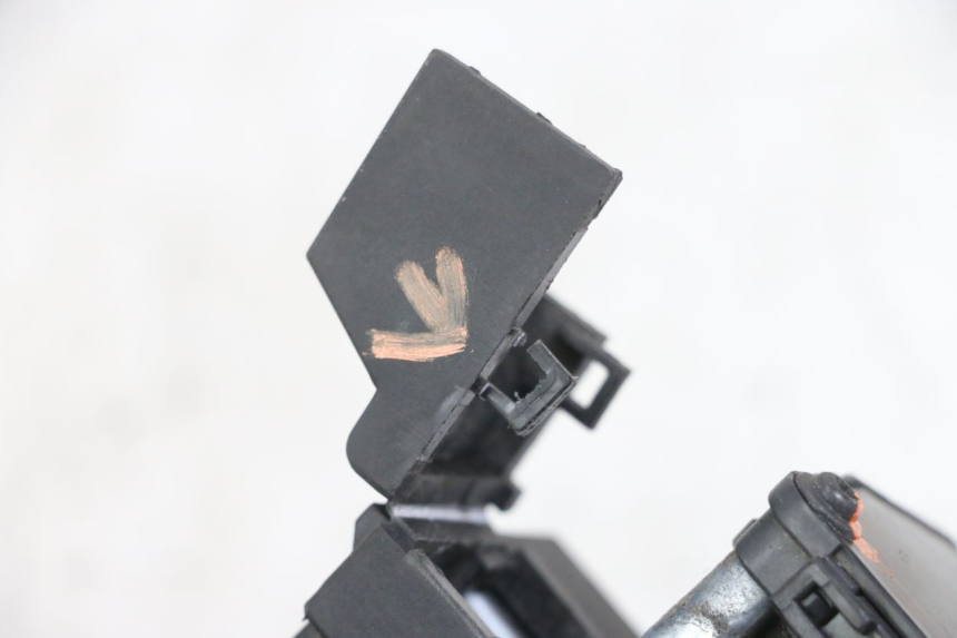 photo de ZESTAW ZAMKA, KLUCZYKA, CDI, STACYJKI NEIMAN HONDA SH i 300 (2015 - 2020) - Zbliżenie techniczne