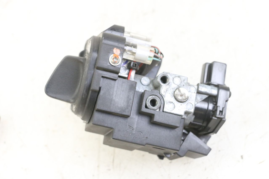 photo de ZESTAW ZAMKA, KLUCZYKA, CDI, STACYJKI NEIMAN HONDA SH i 300 (2015 - 2020) - Stan powierzchni