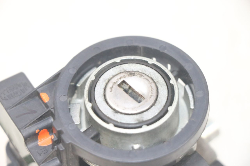 photo de ZESTAW ZAMKA, KLUCZYKA, CDI, STACYJKI NEIMAN PIAGGIO MP3 HPE 300 (2019 - 2026) - Widok z bliska