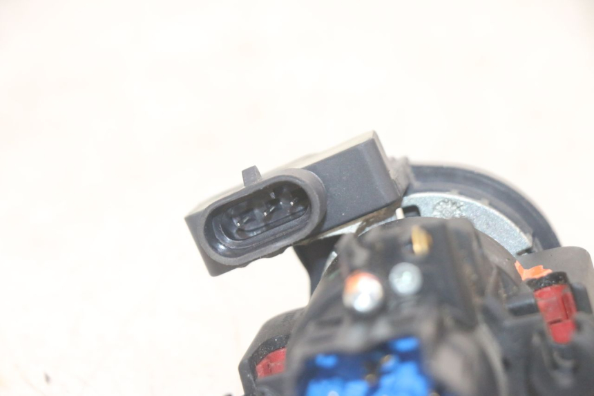 photo de ZESTAW ZAMKA, KLUCZYKA, CDI, STACYJKI NEIMAN PIAGGIO MP3 HPE 300 (2019 - 2026) - Kontrola wizualna