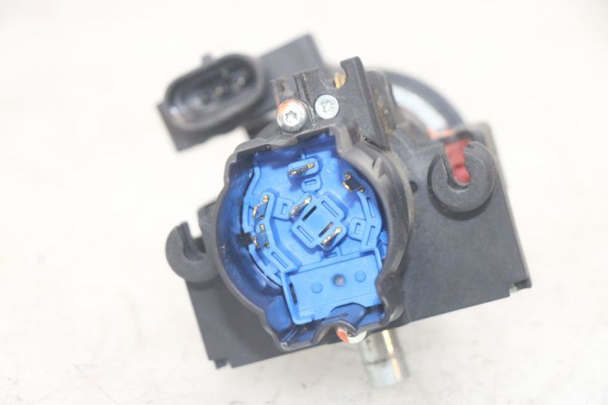 photo de ZESTAW ZAMKA, KLUCZYKA, CDI, STACYJKI NEIMAN PIAGGIO MP3 HPE 300 (2019 - 2026) - Struktura - zbliżenie