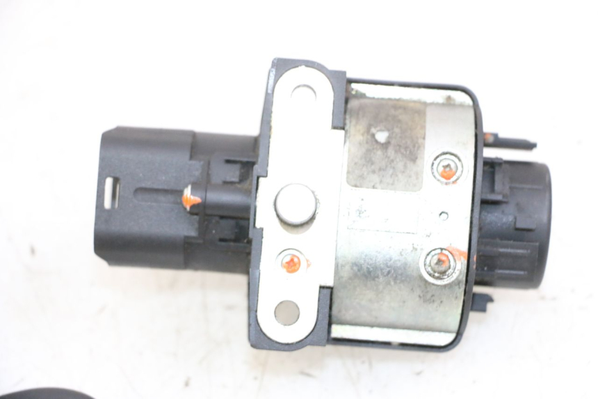 photo de ZESTAW ZAMKA, KLUCZYKA, CDI, STACYJKI NEIMAN PIAGGIO MP3 500 (2014 - 2017) - Szczegóły charakterystyczne