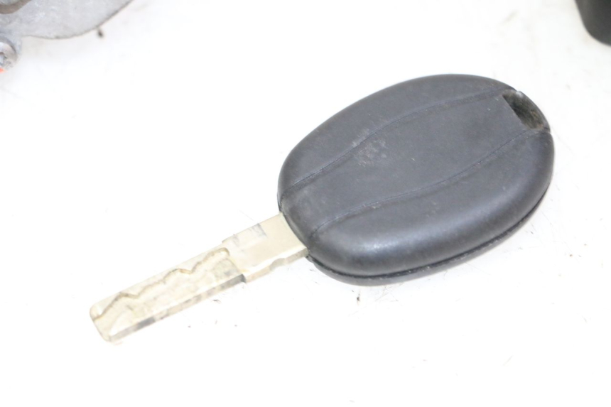 photo de ZESTAW ZAMKA, KLUCZYKA, CDI, STACYJKI NEIMAN PIAGGIO MP3 500 (2014 - 2017) - Kontrola wizualna