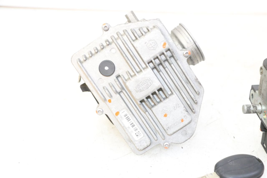 photo de ZESTAW ZAMKA, KLUCZYKA, CDI, STACYJKI NEIMAN PIAGGIO MP3 500 (2014 - 2017) - Struktura - zbliżenie