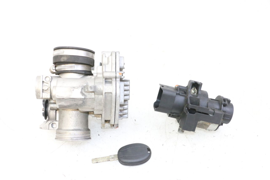 photo de ZESTAW ZAMKA, KLUCZYKA, CDI, STACYJKI NEIMAN PIAGGIO MP3 500 (2014 - 2017) - Inny kąt widzenia