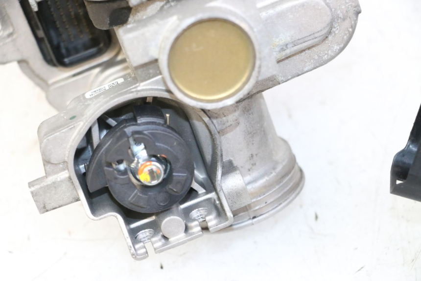 photo de ZESTAW ZAMKA, KLUCZYKA, CDI, STACYJKI NEIMAN PIAGGIO MP3 500 (2014 - 2017) - Punkty mocowania