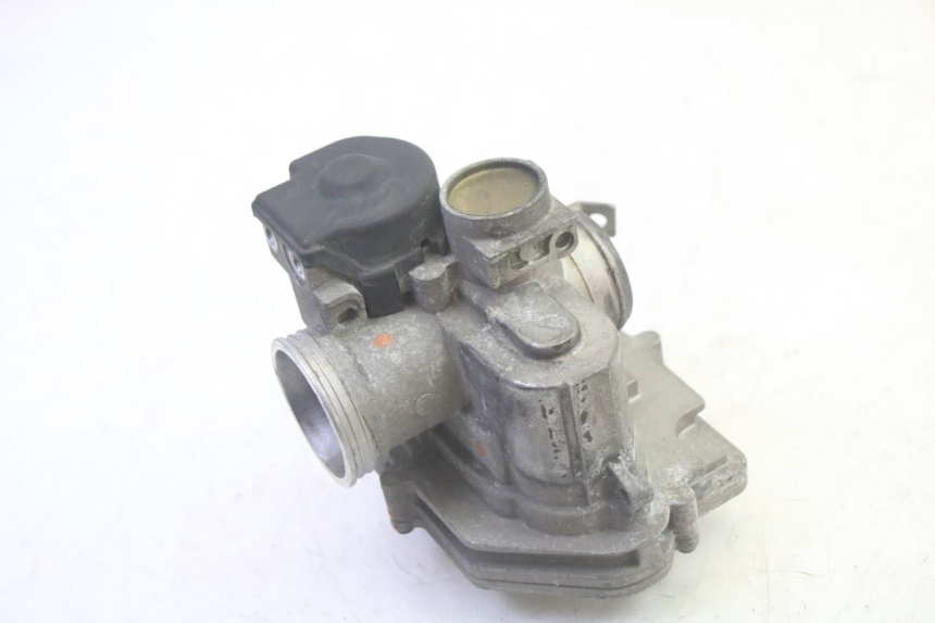 photo de ZESTAW ZAMKA, KLUCZA, CDI, STACYJKI NEIMAN PIAGGIO MP3 500 (2016 - 2018) - Widok z bliska