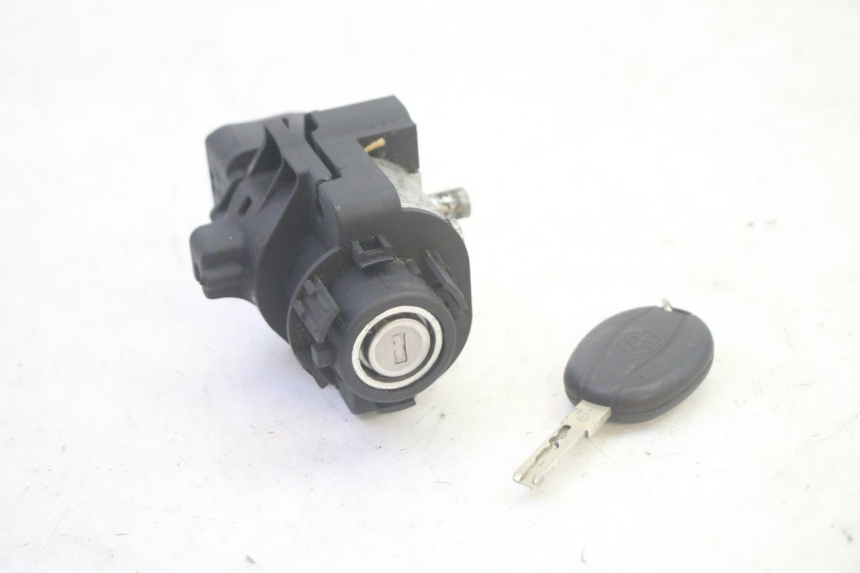 photo de ZESTAW ZAMKA, KLUCZA, CDI, STACYJKI NEIMAN PIAGGIO MP3 500 (2016 - 2018) - Widok ogólny