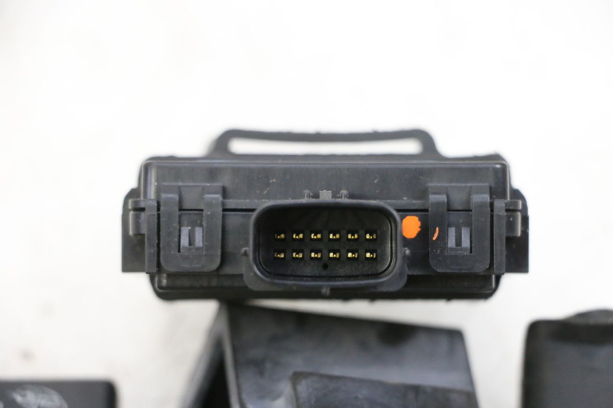 photo de ZESTAW ZAMKA, KLUCZYKA, CDI, STACYJKI NEIMAN YAMAHA NEO'S CORE 1 (2022 - 2026) - Widok z bliska