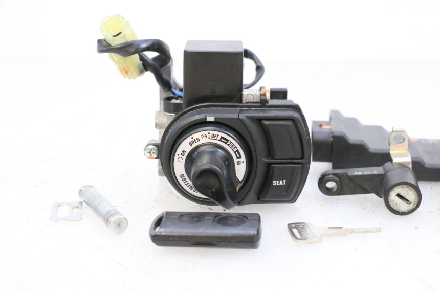 photo de ZESTAW ZAMKA, KLUCZYKA, CDI, STACYJKI NEIMAN YAMAHA NEO'S CORE 1 (2022 - 2026) - Alternatywny kąt