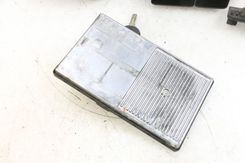 photo de ZESTAW ZAMKA, KLUCZYKA, CDI, STACYJKI NEIMAN BMW R RT ABS 1200 (2010 - 2014) - Struktura - zbliżenie