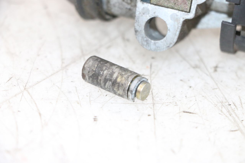 photo de ZESTAW ZAMKA, KLUCZYKA, CDI, STACYJKI NEIMAN PEUGEOT SATELIS 125 (2013 - 2018) - Widok z bliska