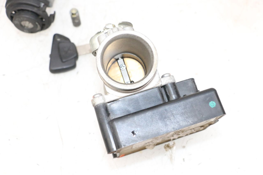 photo de ZESTAW ZAMKA, KLUCZYKA, CDI, STACYJKI NEIMAN PEUGEOT SATELIS 125 (2013 - 2018) - Zbliżenie techniczne