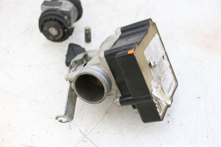 photo de ZESTAW ZAMKA, KLUCZYKA, CDI, STACYJKI NEIMAN PEUGEOT SATELIS 125 (2013 - 2018) - Punkty mocowania