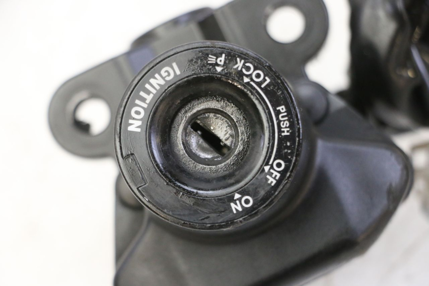 photo de ZESTAW ZAMKA, KLUCZYKA, CDI, STACYJKI NEIMAN YAMAHA TDM ABS 900 (2002 - 2014) - Widok z bliska