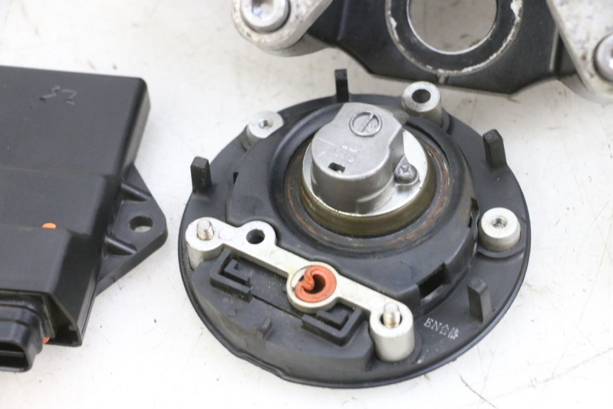 photo de ZESTAW ZAMKA, KLUCZYKA, CDI, STACYJKI NEIMAN YAMAHA TDM ABS 900 (2002 - 2014) - Szczegóły charakterystyczne