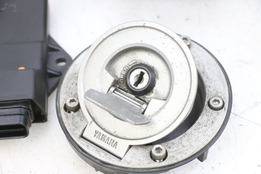 photo de ZESTAW ZAMKA, KLUCZYKA, CDI, STACYJKI NEIMAN YAMAHA TDM ABS 900 (2002 - 2014) - Widok z bliska