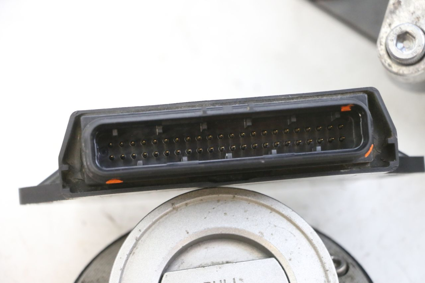 photo de ZESTAW ZAMKA, KLUCZYKA, CDI, STACYJKI NEIMAN YAMAHA TDM ABS 900 (2002 - 2014) - Struktura - zbliżenie