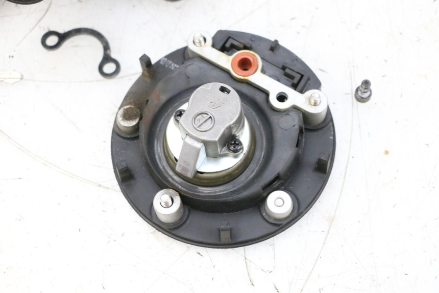 photo de ZESTAW ZAMKA, KLUCZYKA, CDI, STACYJKI NEIMAN YAMAHA TDM ABS 900 (2002 - 2014) - Zbliżenie komponentów