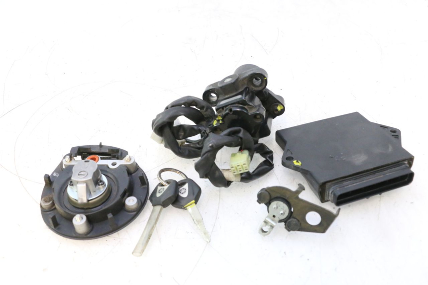 photo de ZESTAW ZAMKA, KLUCZYKA, CDI, STACYJKI NEIMAN YAMAHA TDM ABS 900 (2002 - 2014) - Kontrola wizualna