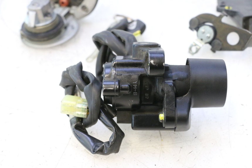 photo de ZESTAW ZAMKA, KLUCZYKA, CDI, STACYJKI NEIMAN YAMAHA TDM ABS 900 (2002 - 2014) - Alternatywny kąt