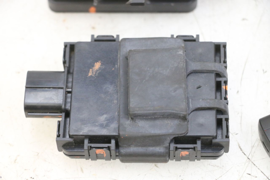 photo de ZESTAW ZAMKA KLUCZ CDI NEIMAN YAMAHA TRICITY 300 (2020 - 2024) - Oznaczenia i referencje