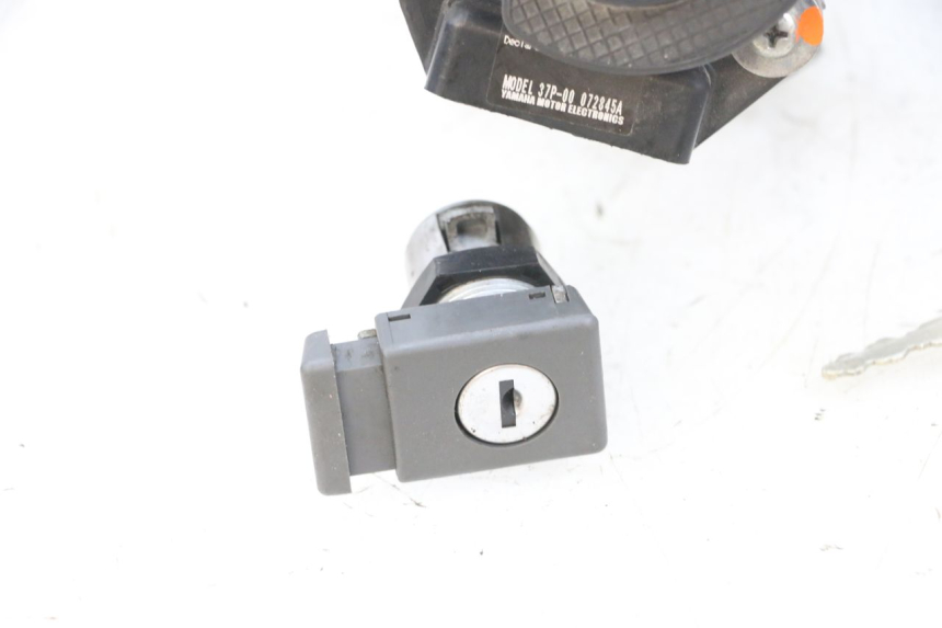 photo de ZESTAW ZAMKA, KLUCZYKA, CDI, STACYJKI NEIMAN YAMAHA X-MAX XMAX 125 (2010 - 2013) - Zbliżenie komponentów