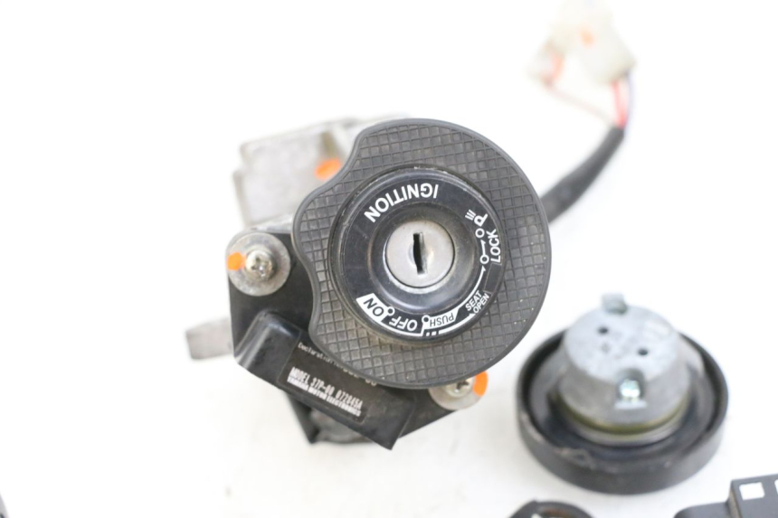 photo de ZESTAW ZAMKA, KLUCZYKA, CDI, STACYJKI NEIMAN YAMAHA X-MAX XMAX 125 (2010 - 2013) - Inny kąt widzenia