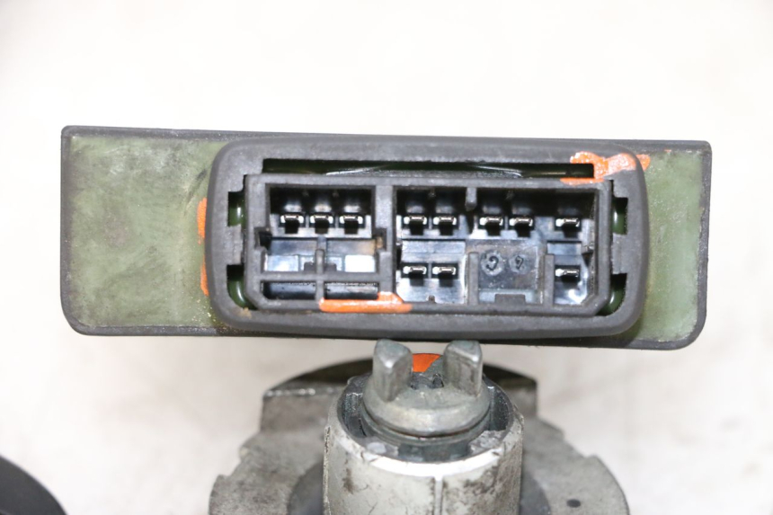 photo de ZESTAW ZAMKA, KLUCZYKA, CDI, STACYJKI NEIMAN PIAGGIO X8 125 (2004 - 2007) - Inny kąt widzenia