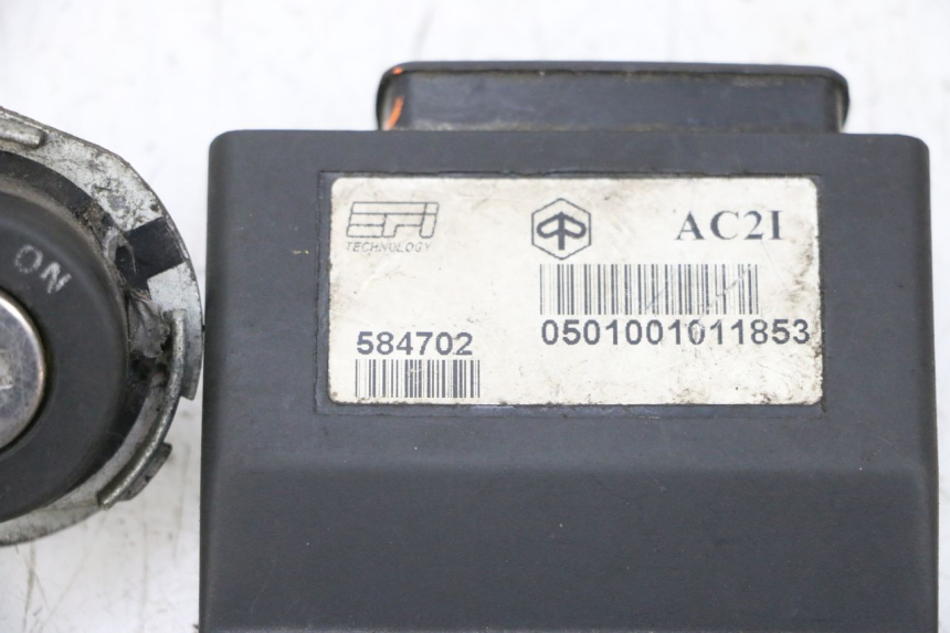 photo de ZESTAW ZAMKA, KLUCZYKA, CDI, STACYJKI NEIMAN PIAGGIO X8 125 (2004 - 2007) - Punkty mocowania