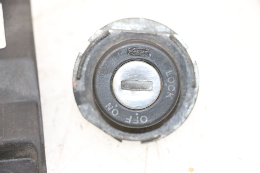 photo de ZESTAW ZAMKA, KLUCZYKA, CDI, STACYJKI NEIMAN PIAGGIO X8 125 (2004 - 2007) - Zbliżenie techniczne