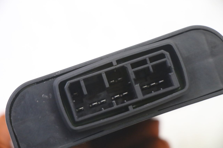 photo de ZESTAW ZAMKA, KLUCZYKA, CDI, STACYJKI NEIMAN PIAGGIO X9 EVOLUTION 125 (2003 - 2007) - Zbliżenie komponentów