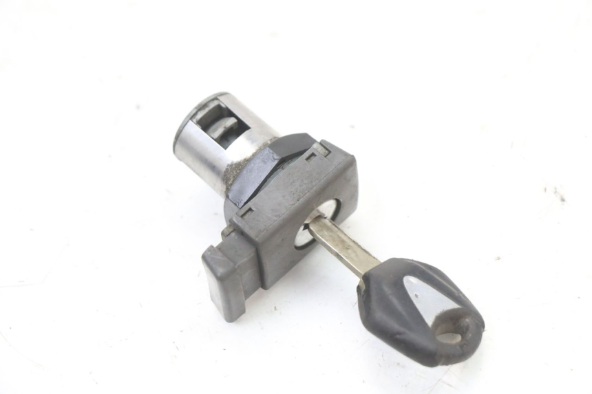 photo de ZESTAW ZAMKA, KLUCZA, CDI, STACYJKI NEIMAN YAMAHA X-MAX XMAX ABS 250 (2010 - 2014) - Struktura - zbliżenie