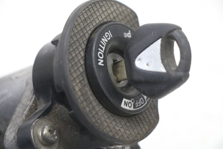 photo de ZESTAW ZAMKA, KLUCZA, CDI, STACYJKI NEIMAN YAMAHA X-MAX XMAX ABS 250 (2010 - 2014) - Zbliżenie techniczne